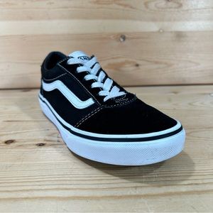 Vans Off The Wall Old Skool Shoes 
Style # 500714
Youth 3.5 
Black/White